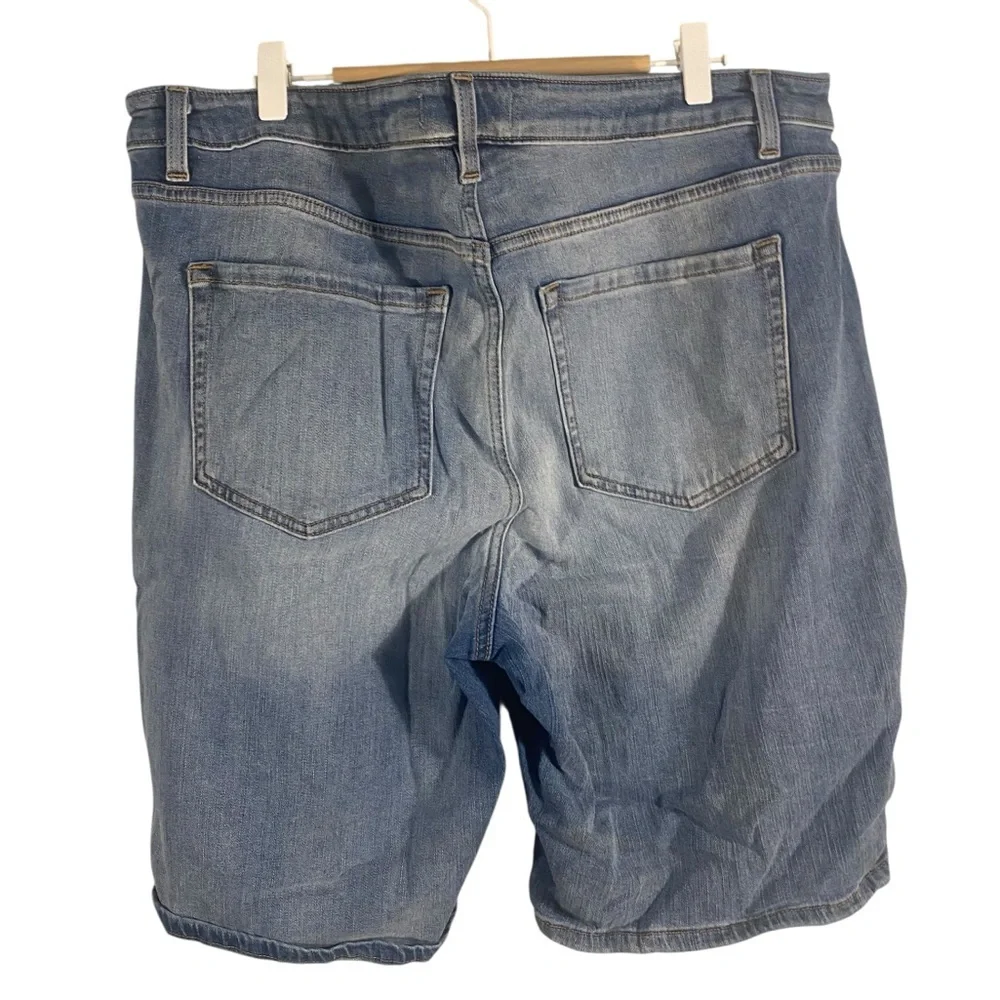 Lane Bryant 11” inseam Denim Shorts Sz 18